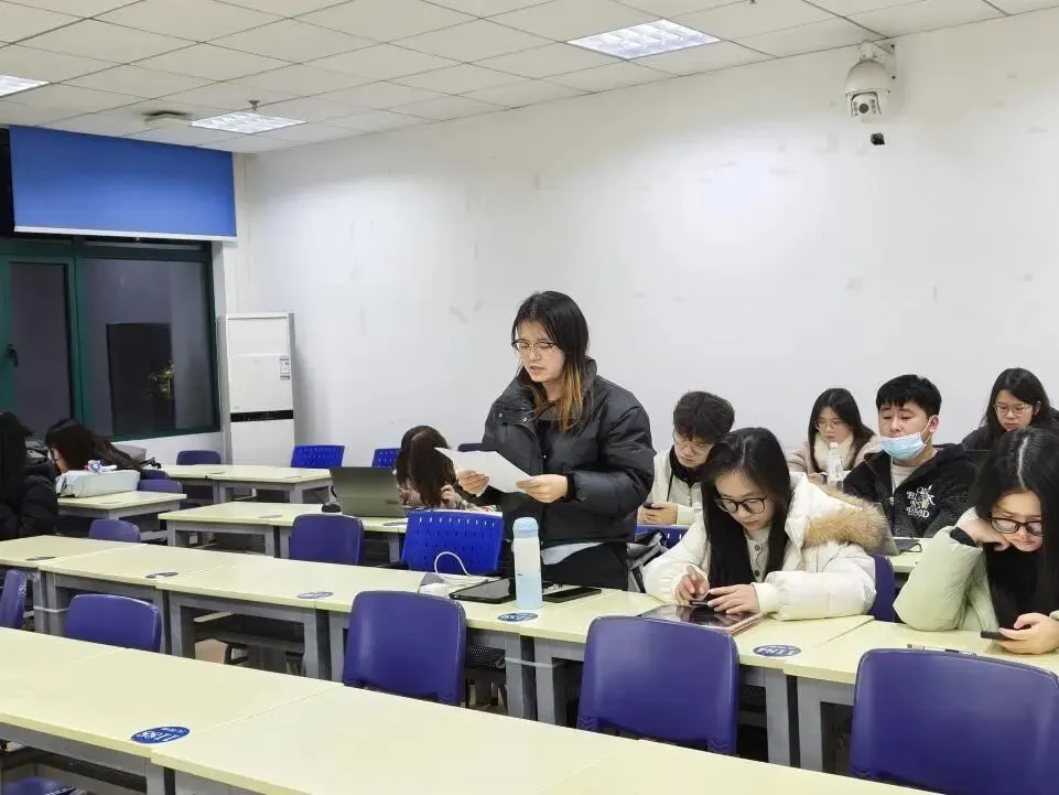 【“红色引航”工程】工商管理学院营销管理系研究生党支部召开组织生活会暨民主评议党员会议