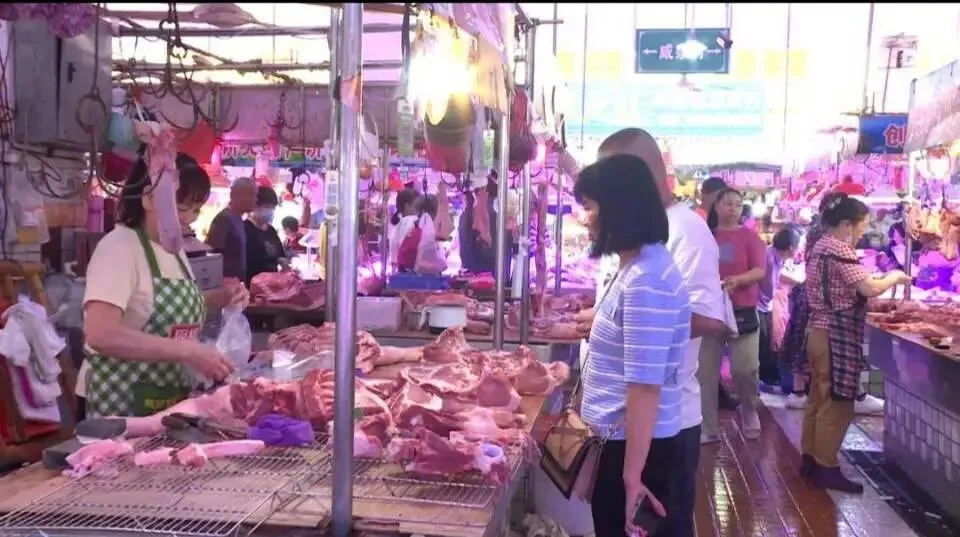 生猪现货深度下挫 期股市场逆势走强:博弈下的逻辑与启示