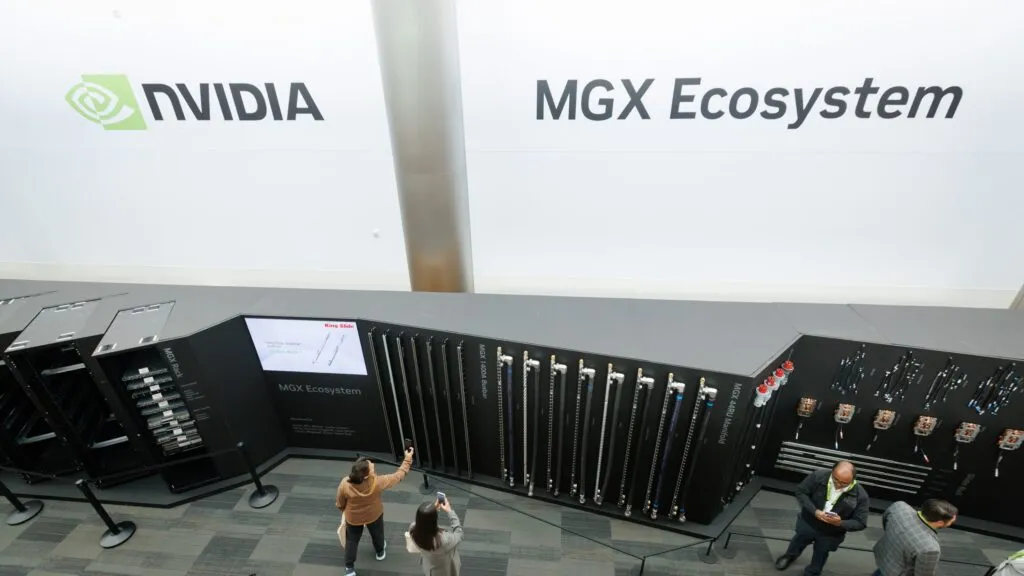 中航光电2025财报背后国内液冷市场分析