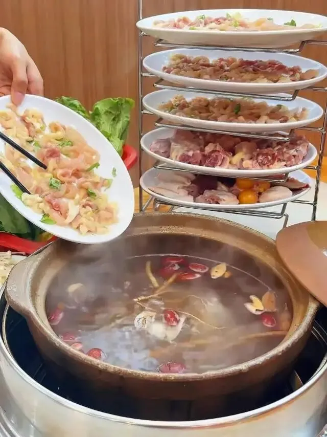 莫氏鸡煲爆火真相:AI营销打造个人IP,让普通店秒变网红店