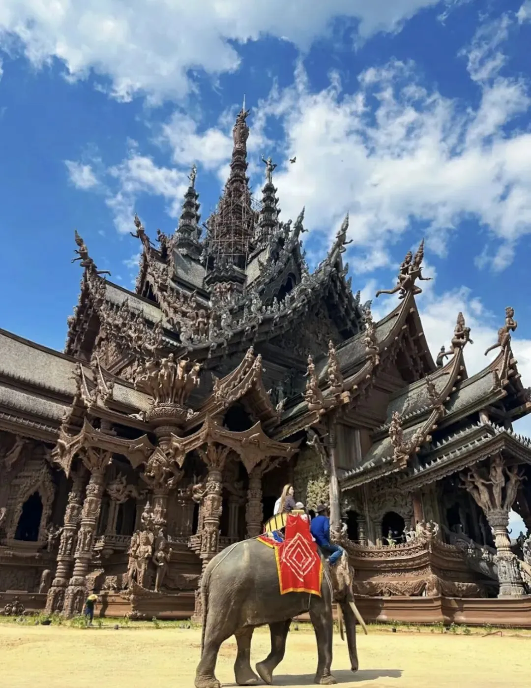 市场独家!游客好评!4月25日成团增城有全陪!网红泰国6天品质纯玩,轻松度假入住国际五星酒店-曼谷-美功铁道-丹嫩沙朵-真理寺