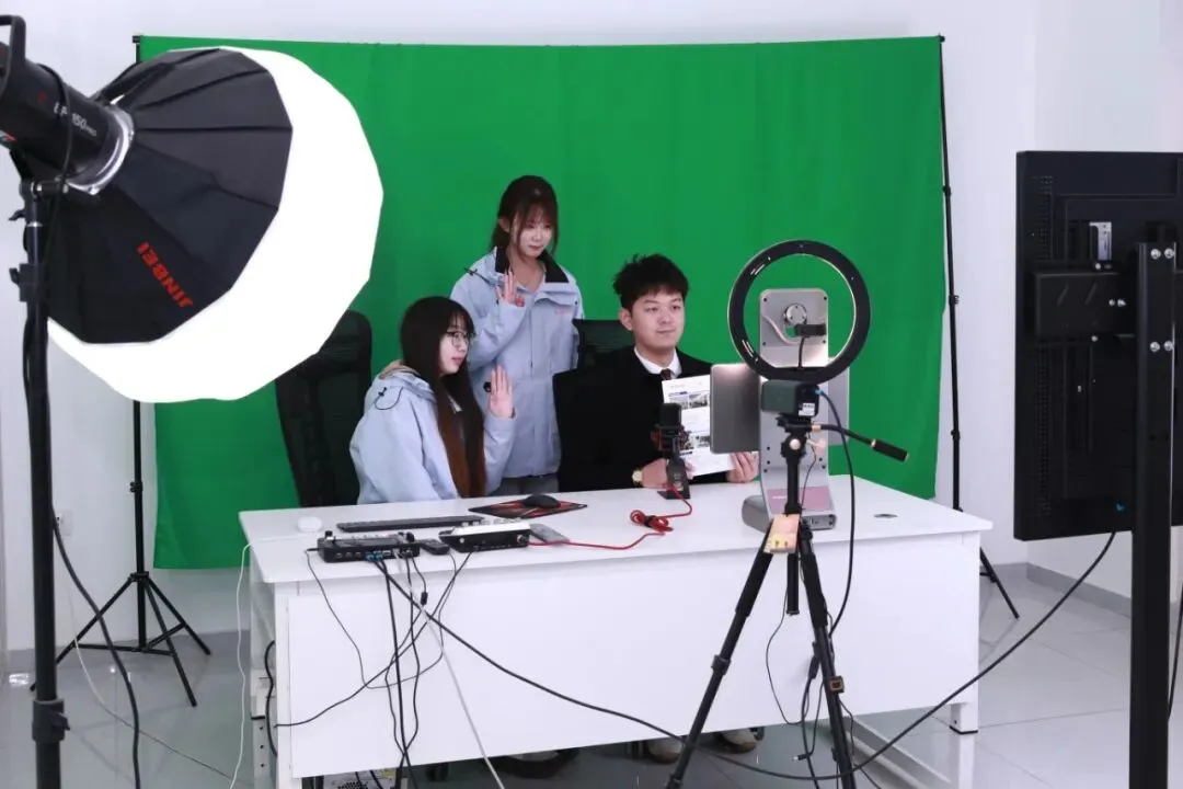 网络营销与直播电商:别再说我是“喊麦卖货”的!