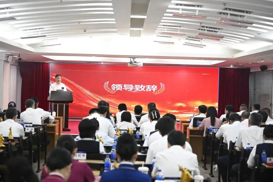 海南分公司召开2025年全员服务营销表彰会暨2026年全员客户经营启动会