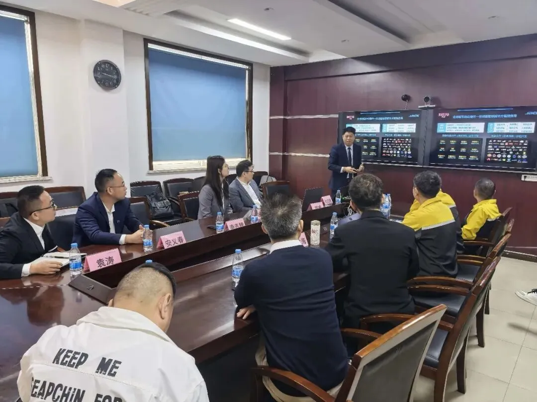 杰克科技营销军团总裁秦吉锋一行到访大东鞋业交流