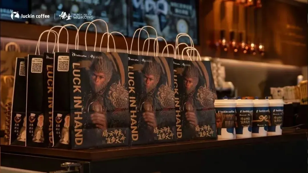 爆款拆解实验室 | 瑞幸营销爆品公式:如何用 IP 联名月销 10 亿?