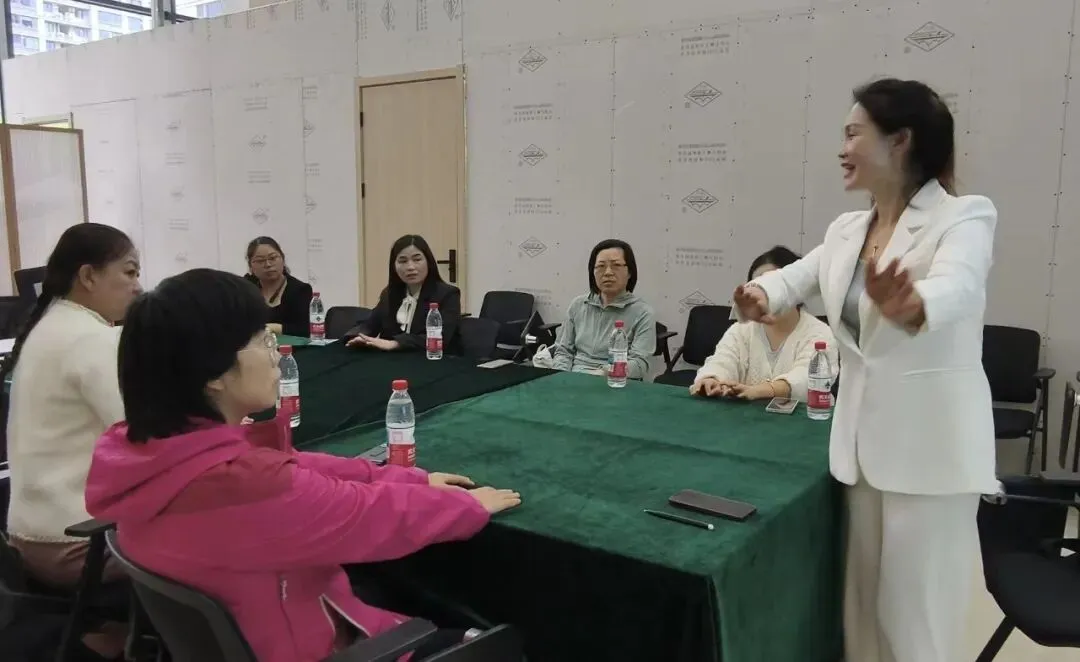 考培融合 | 康桥街道零工市场这场育婴师培训,让宝妈们直呼“太实用”!