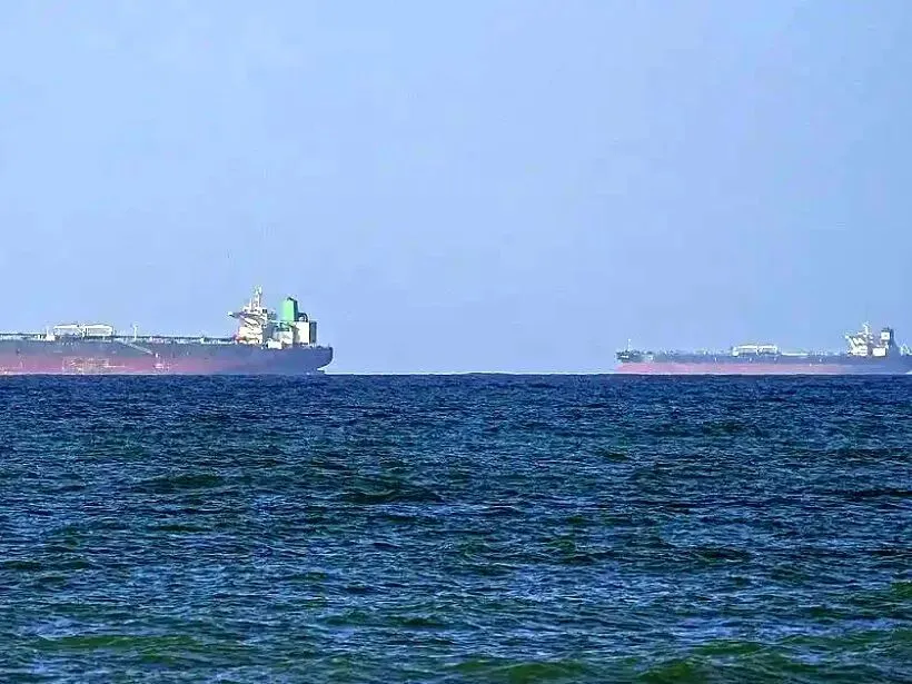 仅有4艘船通过海峡!市场在迷雾里“抓光”