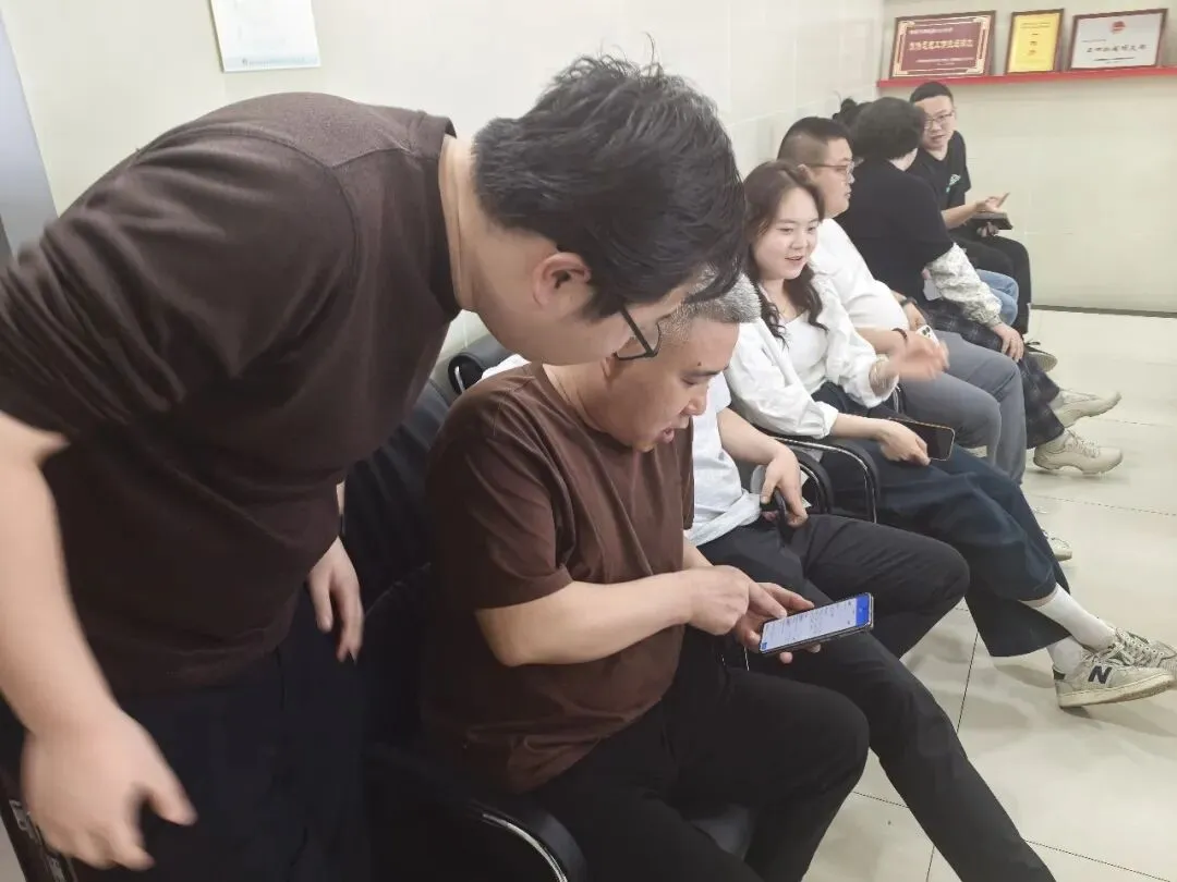 黄陵车站深入企业开展西延高铁计次票专项营销推广