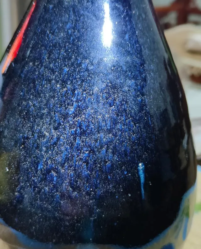 中国老人日本旧货市场捡到黑瓶子,说价值十万宋代定窑,是醉了?