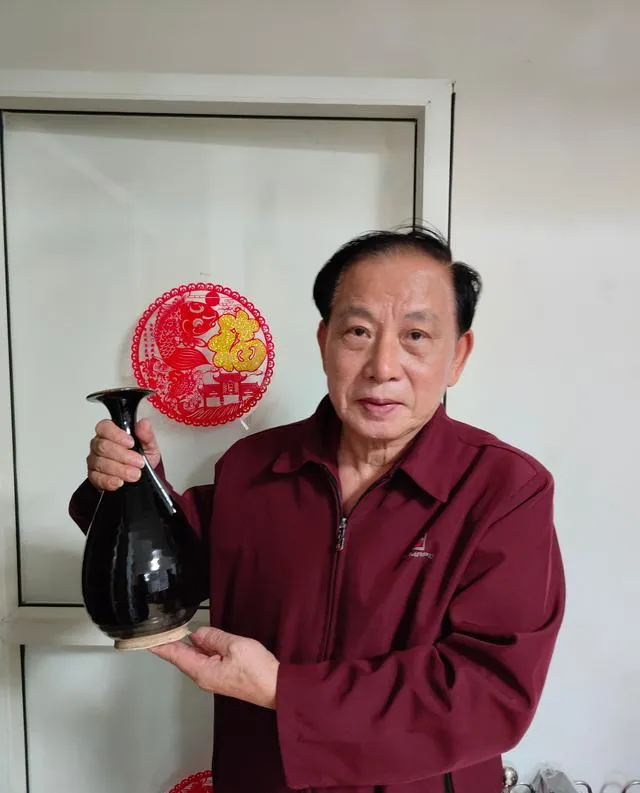 中国老人日本旧货市场捡到黑瓶子,说价值十万宋代定窑,是醉了?