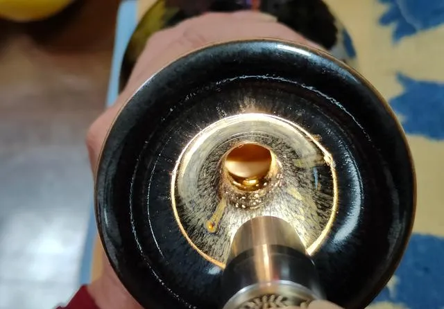 中国老人日本旧货市场捡到黑瓶子,说价值十万宋代定窑,是醉了?