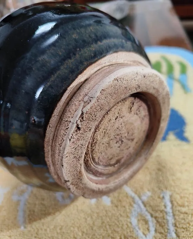 中国老人日本旧货市场捡到黑瓶子,说价值十万宋代定窑,是醉了?