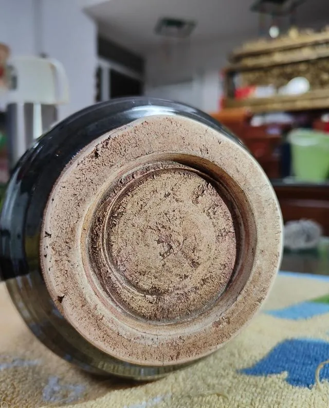 中国老人日本旧货市场捡到黑瓶子,说价值十万宋代定窑,是醉了?