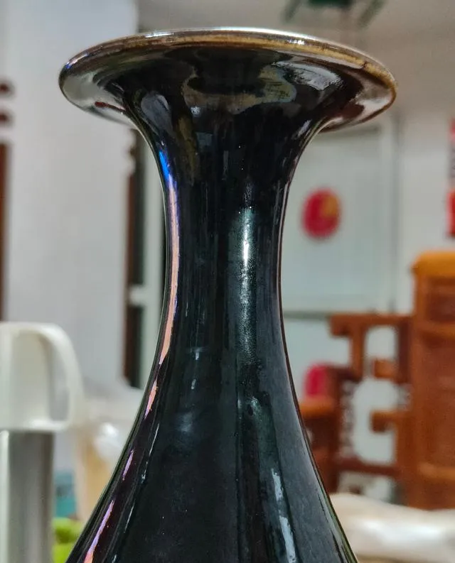 中国老人日本旧货市场捡到黑瓶子,说价值十万宋代定窑,是醉了?