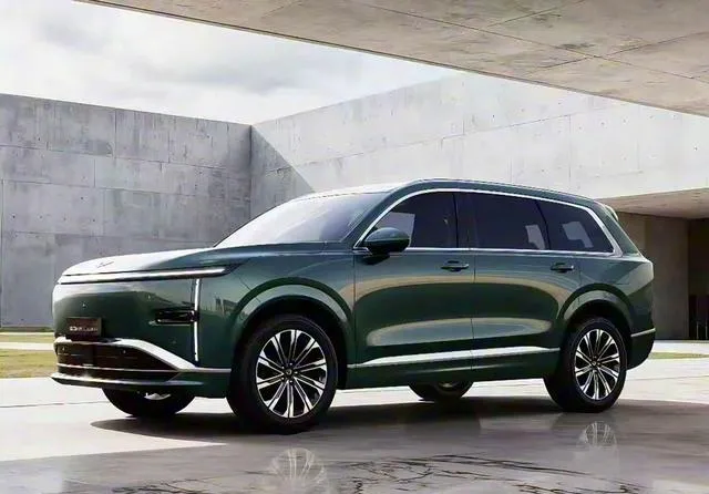 10 万级大六座要颠覆市场?五菱版 “理想” 来了?星光 L PHEV 登场