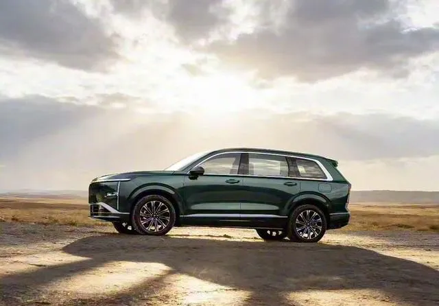 10 万级大六座要颠覆市场?五菱版 “理想” 来了?星光 L PHEV 登场