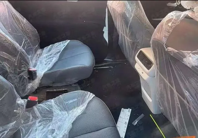 10 万级大六座要颠覆市场?五菱版 “理想” 来了?星光 L PHEV 登场