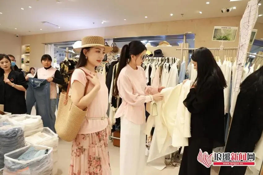 “商文旅”加速融合 市场假日消费活力迸发