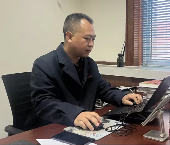 跨越时差的营销先锋–记首自信公司营销中心副总经理张洪军