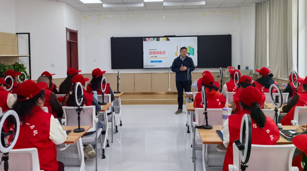 聚力直播创未来 启航营销新征程——静宁县2026年职业技能互联网师培训班开班