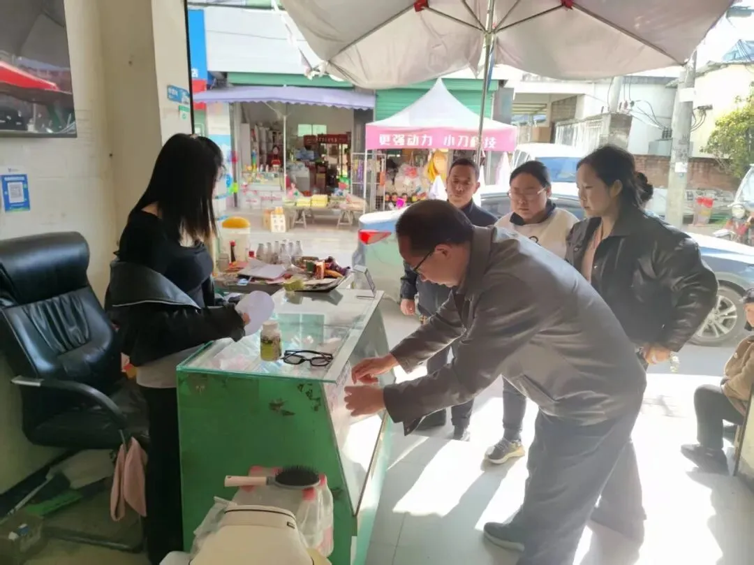 四月春暖花正开 市监护航迎客来——法镇市场监管所开展春季旅游专项整治行动