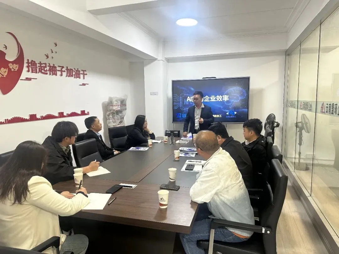 实体店营销的十字路口:当传统扫码遇上一触即发的“碰推客”,谁才是你的真命天子?