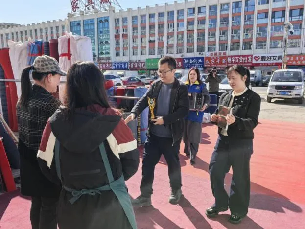 【基层资讯】树立商户新标杆 共筑市场好风尚!会战街道为专业优秀商户颁奖