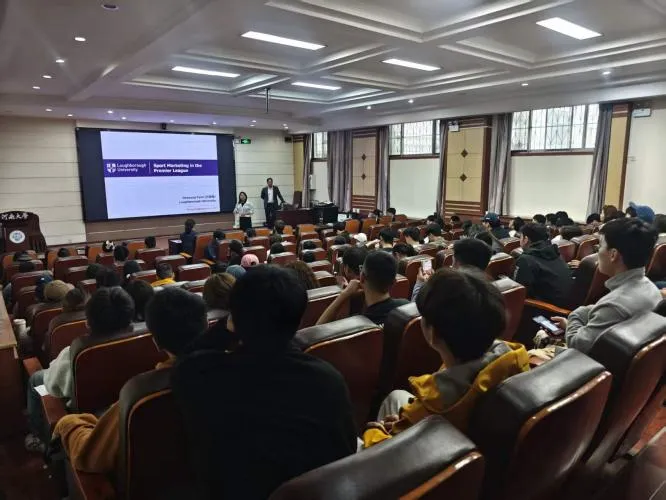 体育学院举办英超体育营销战略研究生论坛讲座