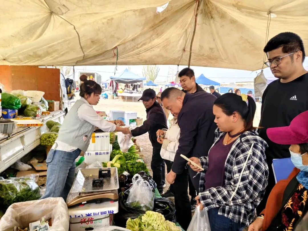 三团开展巴扎市场计量专项检查守护群众“秤”心如意