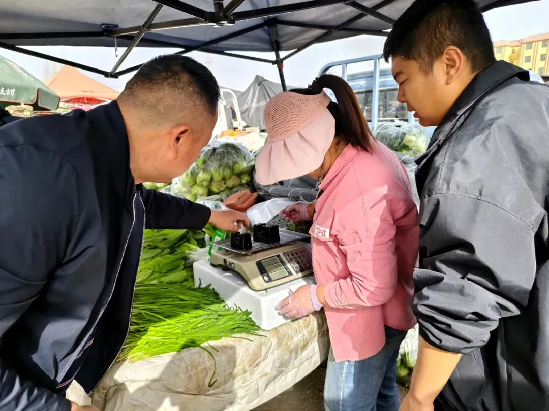 三团开展巴扎市场计量专项检查守护群众“秤”心如意
