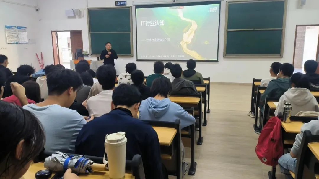 我院计算机科学与技术专业专业认知实习系列活动——专题讲座点亮新生成长之路