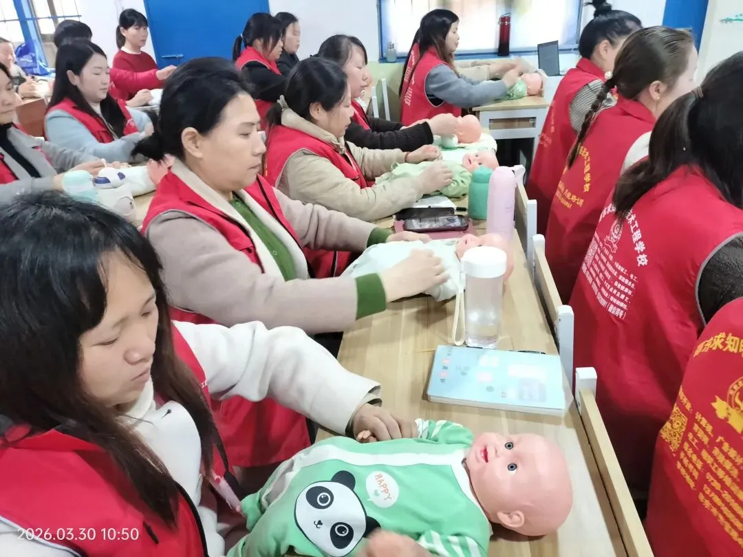 邵东求知电脑技术工程学校第二期育婴员培训班圆满结业 就业供需对接会助力学员稳就业