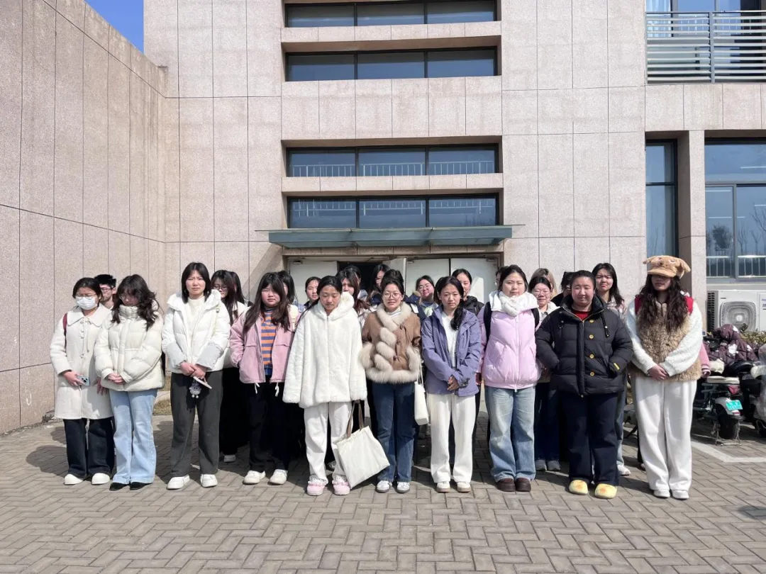 【志愿活动】营销2504班开展“净舍修身·行稳致远”卫生保健志愿服务活动