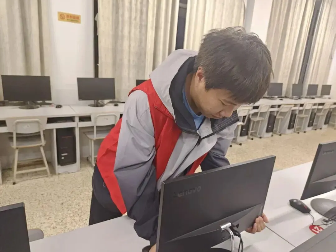 学院计算机技术系开展了“青春践志愿,劳动铸担当”志愿服务活动