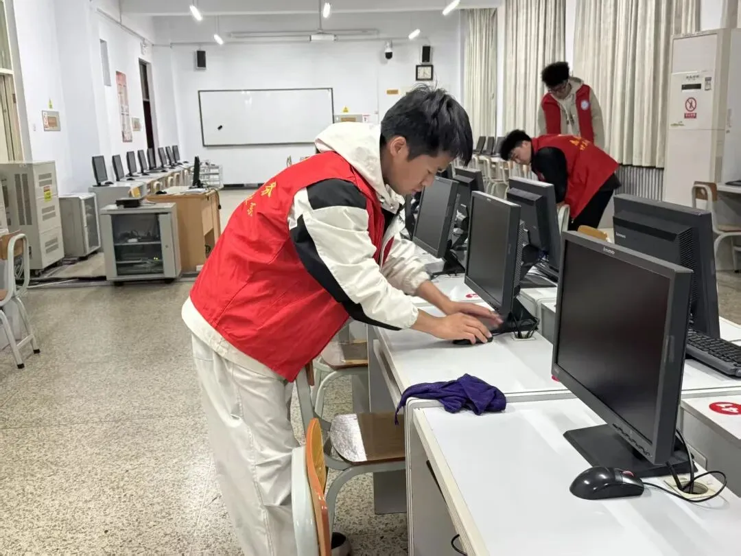 学院计算机技术系开展了“青春践志愿,劳动铸担当”志愿服务活动