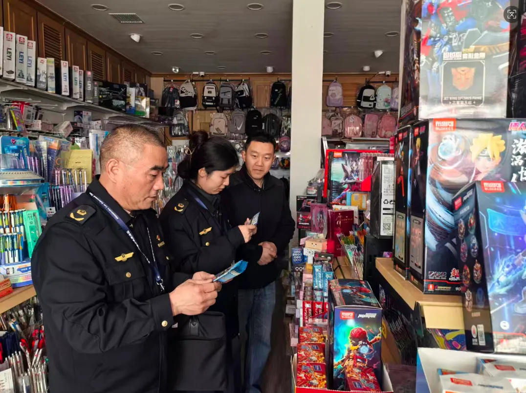 周口市市场监督管理局川汇分局:整治校园周边市场 守护未成年人成长