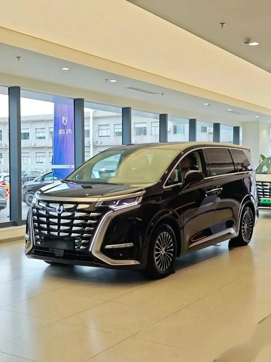 赛那卖爆了,GL8有点绷不住了,MPV市场真变了.