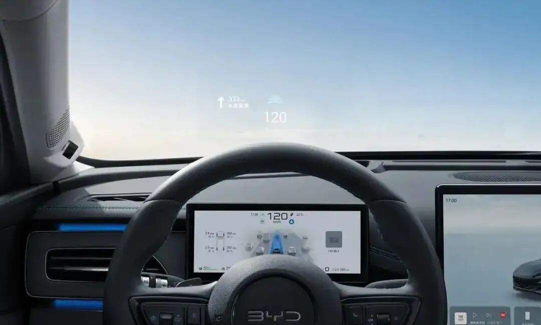11万上300公里纯电续航,比亚迪把市场卷飞了,也把老车主卷破防了