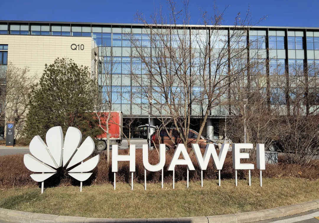 杀疯了!中国手机市场出货量排名更新:华为25.9%断层领先,苹果第二