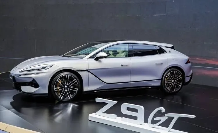腾势Z9GT在巴黎发布并登陆欧洲市场,售价近百万