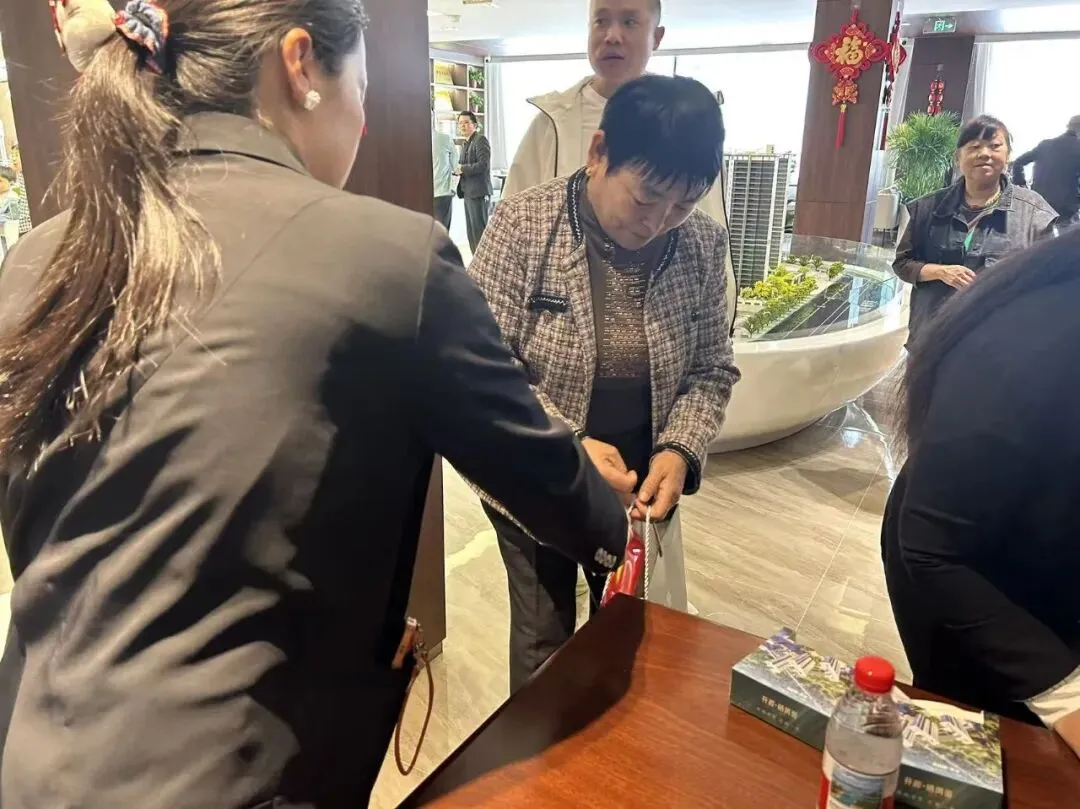 栖凤苑营销中心荣耀绽放,全城共鉴美好新篇!