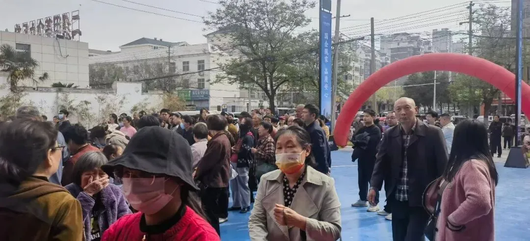 栖凤苑营销中心荣耀绽放,全城共鉴美好新篇!