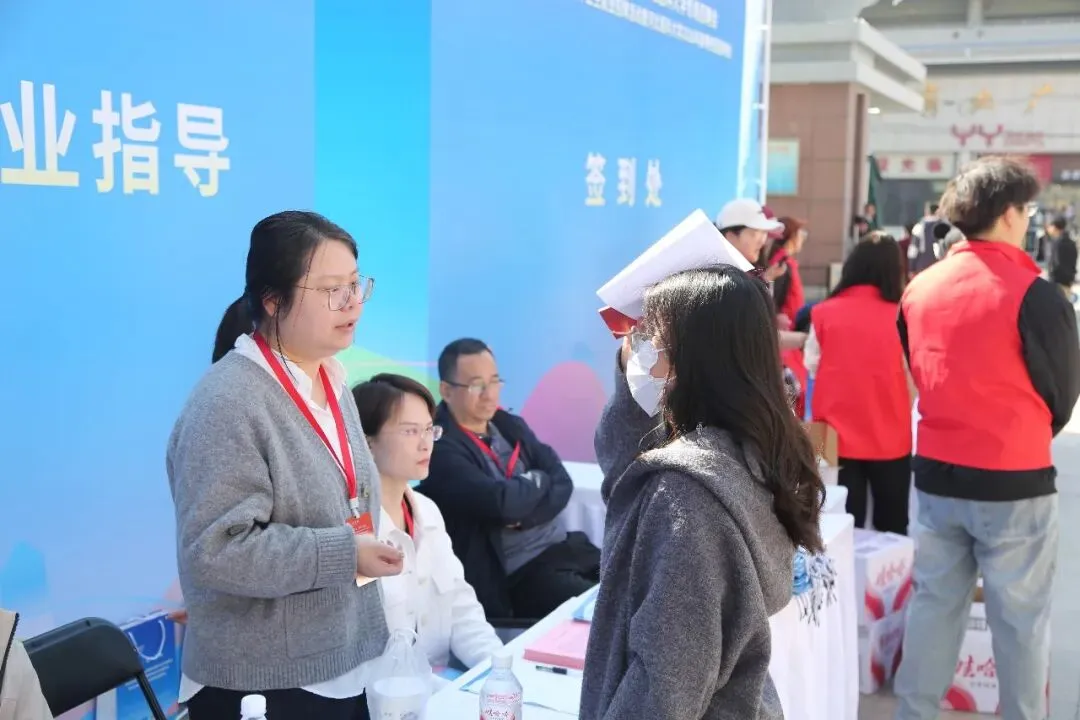 需求人才10273人!河北省毕业生就业市场走进河北医科大学,现场提供就业指导,诚意满满!