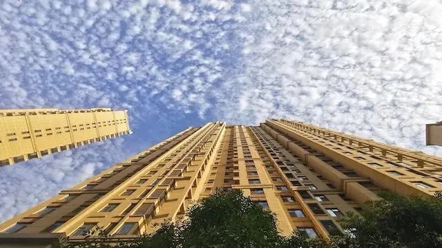 土地供应缩量带来市场变局,头部房企抢跑尾部房企观望