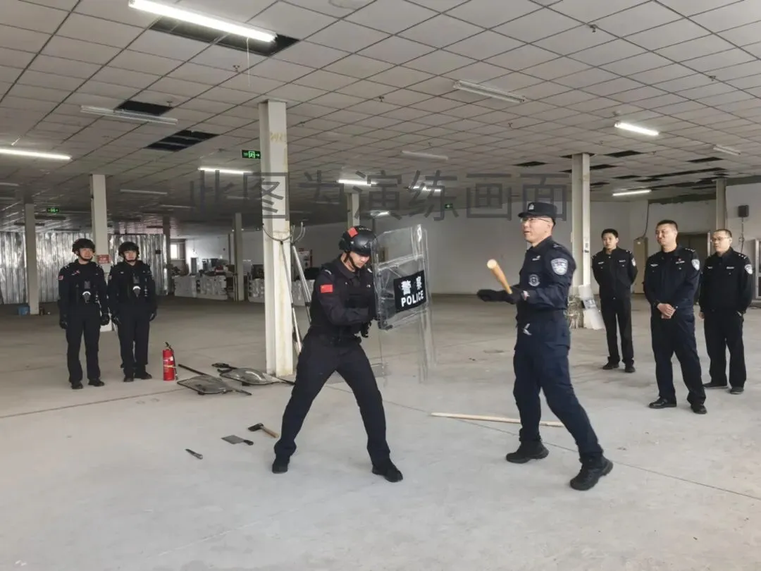 筑牢市场安全防线 提升应急处突能力——新城区公安分局开展防暴培训演练