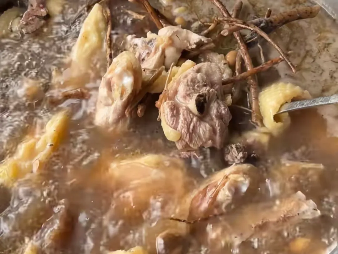 莫氏鸡公煲爆火3年:一个“劝退式营销”老板的真诚与智慧