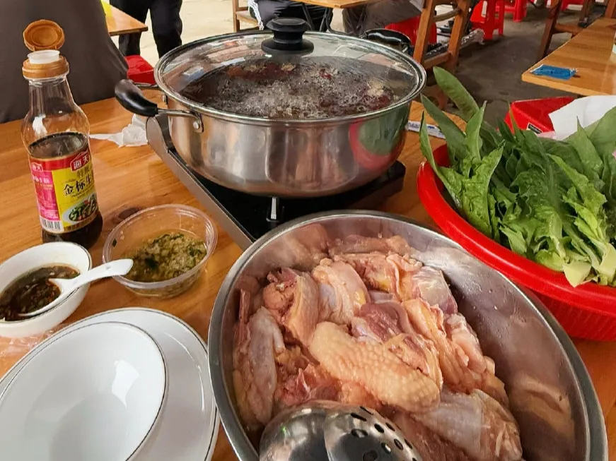 莫氏鸡公煲爆火3年:一个“劝退式营销”老板的真诚与智慧