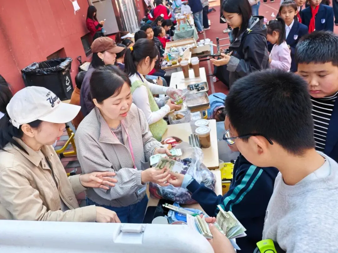 数趣市集・智汇跳蚤 | 金子塔跳蚤市场欢乐收官!原来人民币里藏着这么多秘密~