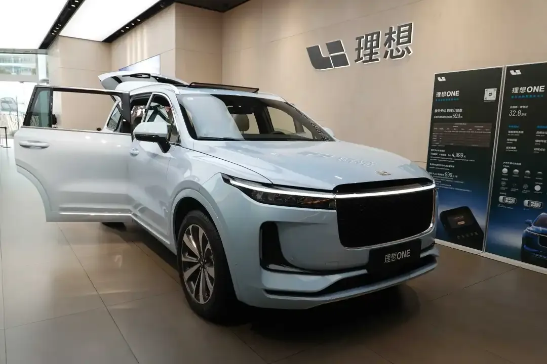 李想朋友圈炮轰:有品牌雇用营销号对理想产品进行拉踩、海量使用黑水军捏造虚假信息;东风日产高管回应:尊重每一家同行,包括理想汽车