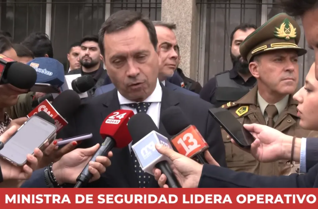 智利政府多部门在LA VEGA农贸市场联合开展大规模移民身份检查 公安部长亲自带头 部署超70名警力